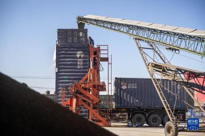 中國(guó)產(chǎn)糧第一大省秋糧收購有序展開，集裝箱購銷新模式助力效率提升